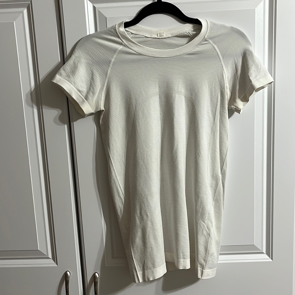 Swiftly Tech Short-Sleeve (6)